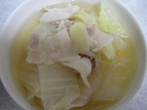 白菜と豚バラのシンプルスープ